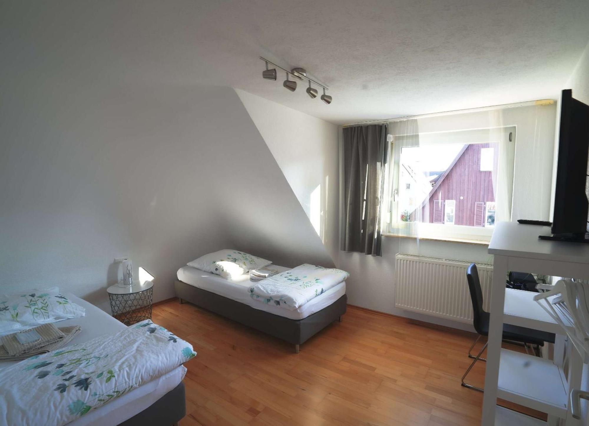 Fewo Reutlingen Heinestrasse Номер фото